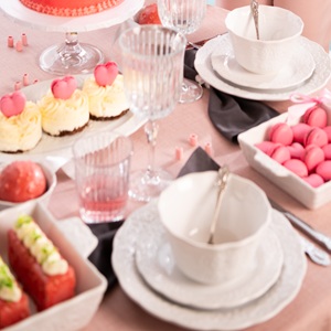 סדרות כלי אוכל והגשה