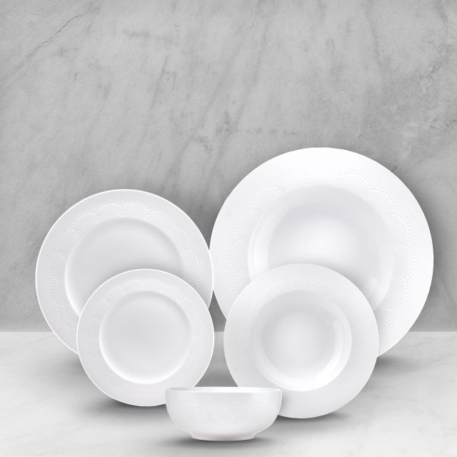 צלחות בתפזורת