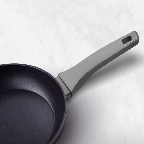 מחבת אלומיניום 22 ס”מ אפורה סדרת Americano thumbnail