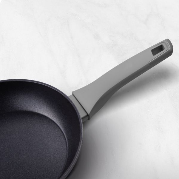 מחבת אלומיניום 22 ס”מ אפורה סדרת Americano thumbnail