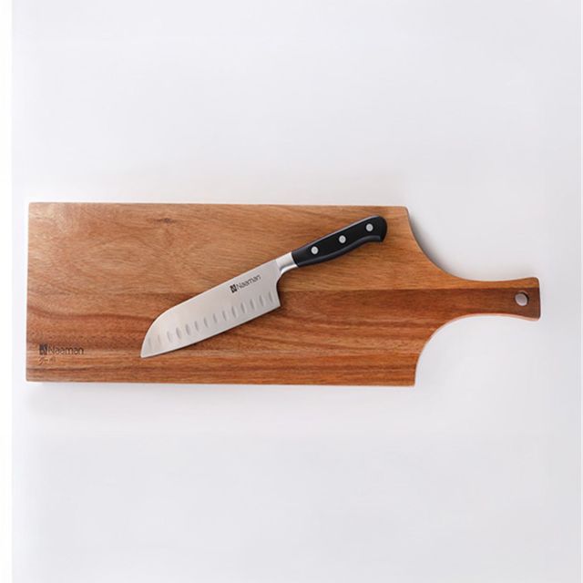 בוצ’ר בלוק עם ידית + סכין סנטוקו 18 ס”מ